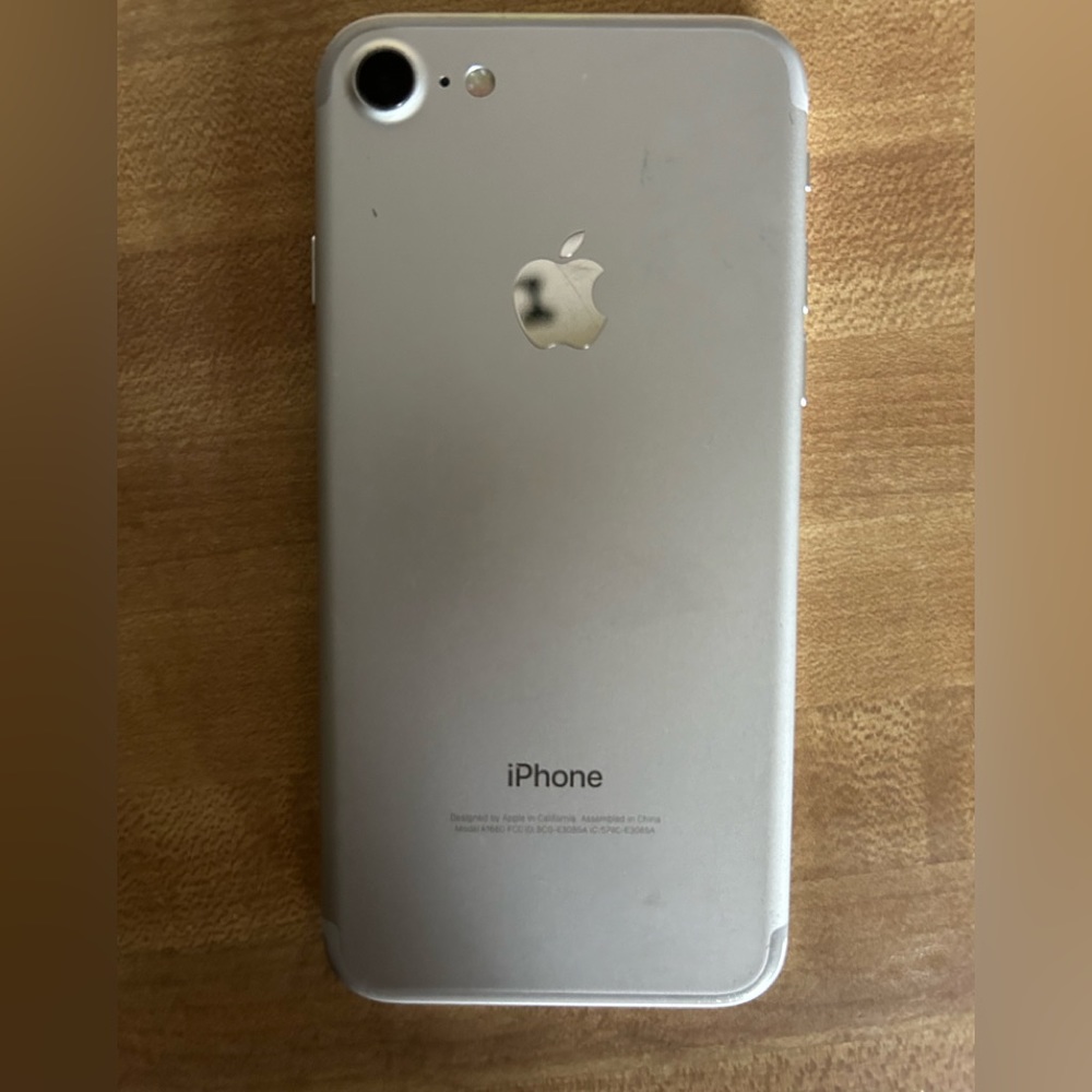 iPhone 7 (Silver)